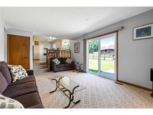 337 Barrick Road, Port Colborne, ON - Indoor Photo Showing Living Room