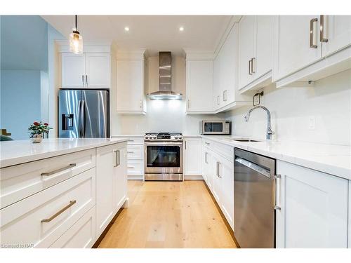 16-154 Port Robinson Road, Fonthill, ON - Indoor Photo Showing Kitchen With Upgraded Kitchen