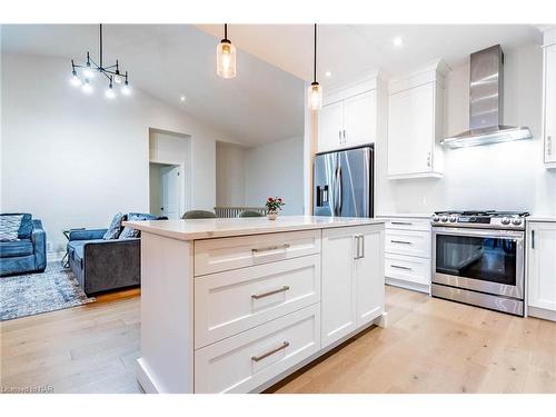 16-154 Port Robinson Road, Fonthill, ON - Indoor Photo Showing Kitchen With Upgraded Kitchen