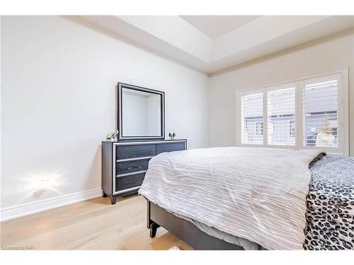 16-154 Port Robinson Road, Fonthill, ON - Indoor Photo Showing Bedroom