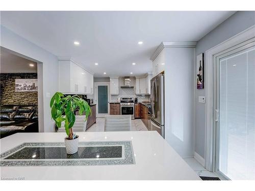 5820 Ramsey Road, Niagara Falls, ON - Indoor Photo Showing Kitchen