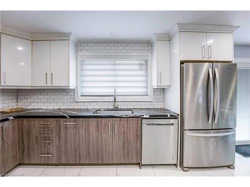 5820 Ramsey Road, Niagara Falls, ON - Indoor Photo Showing Kitchen