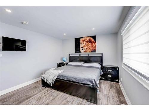 5820 Ramsey Road, Niagara Falls, ON - Indoor Photo Showing Bedroom