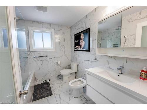 5820 Ramsey Road, Niagara Falls, ON - Indoor Photo Showing Bathroom