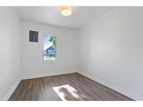 66 Knoll Street, Port Colborne, ON - Indoor Photo Showing Other Room