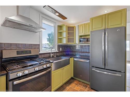 66 Knoll Street, Port Colborne, ON - Indoor Photo Showing Kitchen