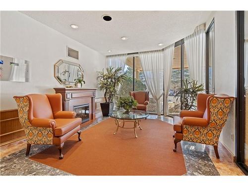 1001-3 Towering Heights Boulevard, St. Catharines, ON - Indoor Photo Showing Living Room