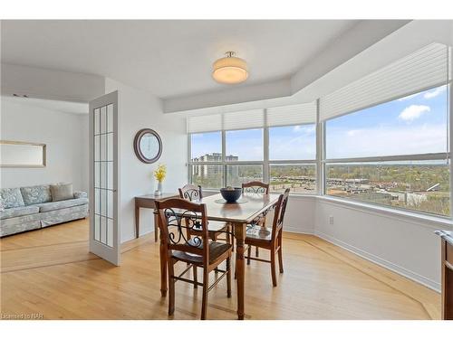 1001-3 Towering Heights Boulevard, St. Catharines, ON - Indoor Photo Showing Dining Room