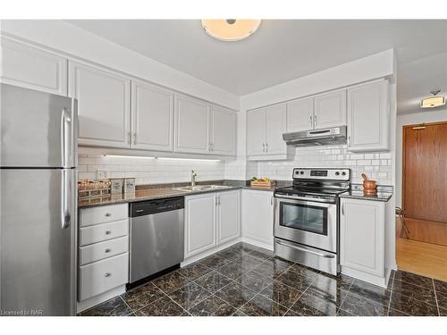 1001-3 Towering Heights Boulevard, St. Catharines, ON - Indoor Photo Showing Kitchen