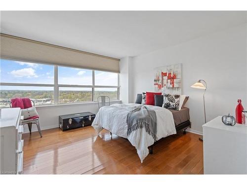 1001-3 Towering Heights Boulevard, St. Catharines, ON - Indoor Photo Showing Bedroom