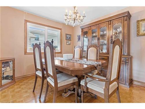 7737 Mount Carmel Boulevard, Niagara Falls, ON - Indoor Photo Showing Dining Room