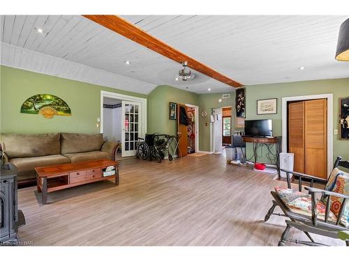 44045 Highway 3 Highway, Lowbanks, ON - Indoor Photo Showing Living Room