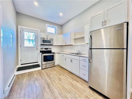 206 Jarvis Street, Fort Erie, ON - Indoor Photo Showing Kitchen