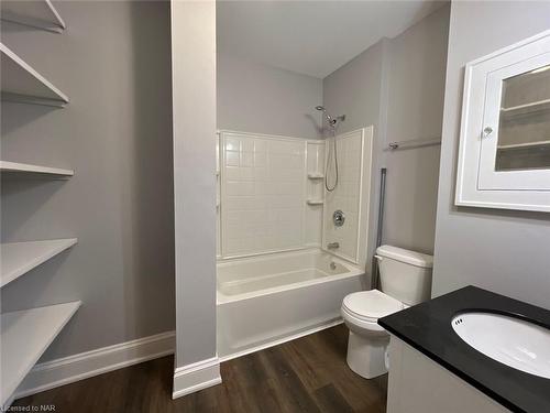 206 Jarvis Street, Fort Erie, ON - Indoor Photo Showing Bathroom