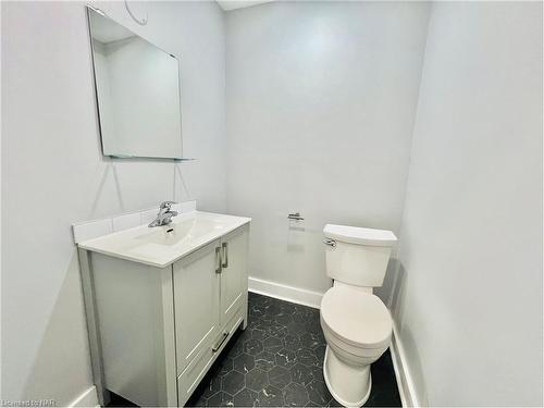 206 Jarvis Street, Fort Erie, ON - Indoor Photo Showing Bathroom