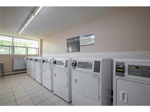 809-215 Glenridge Avenue, St. Catharines, ON - Indoor Photo Showing Laundry Room