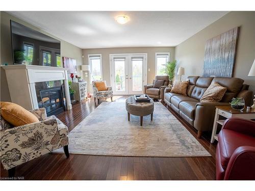 14-77 Avery Crescent, St. Catharines, ON - Indoor Photo Showing Living Room With Fireplace