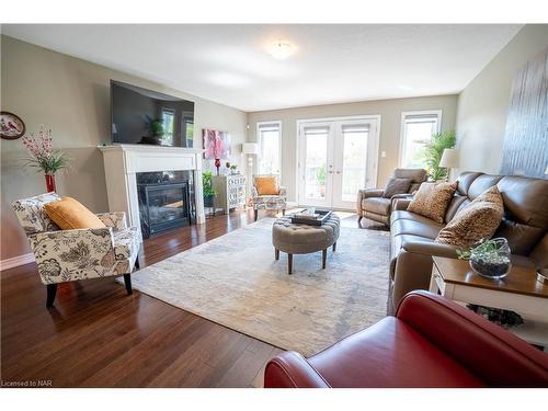 14-77 Avery Crescent, St. Catharines, ON - Indoor Photo Showing Living Room With Fireplace