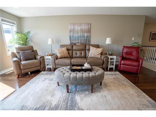 14-77 Avery Crescent, St. Catharines, ON - Indoor Photo Showing Living Room