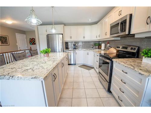 14-77 Avery Crescent, St. Catharines, ON - Indoor Photo Showing Kitchen With Stainless Steel Kitchen With Upgraded Kitchen