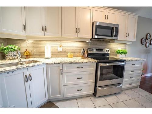 14-77 Avery Crescent, St. Catharines, ON - Indoor Photo Showing Kitchen With Double Sink With Upgraded Kitchen