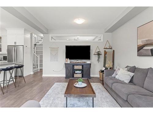 17 Wilkerson Street Street, Thorold, ON - Indoor Photo Showing Living Room