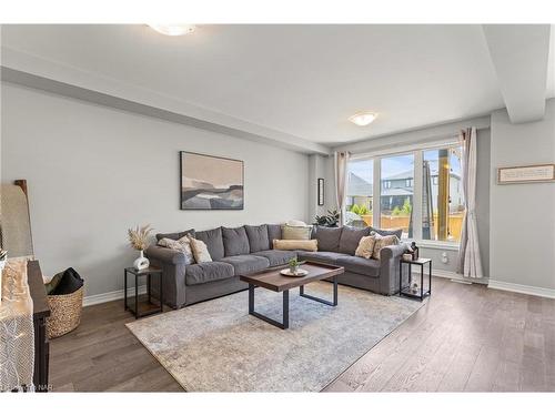 17 Wilkerson Street Street, Thorold, ON - Indoor Photo Showing Living Room