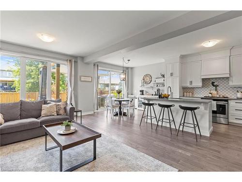 17 Wilkerson Street Street, Thorold, ON - Indoor Photo Showing Living Room