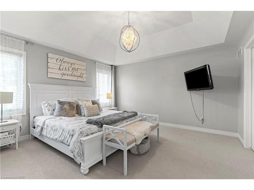 17 Wilkerson Street Street, Thorold, ON - Indoor Photo Showing Bedroom