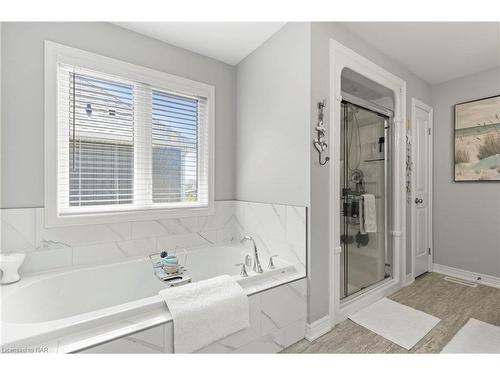 17 Wilkerson Street Street, Thorold, ON - Indoor Photo Showing Bathroom