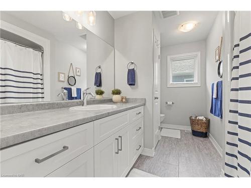 17 Wilkerson Street Street, Thorold, ON - Indoor Photo Showing Bathroom