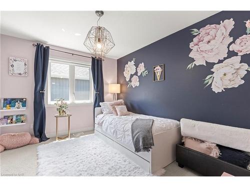 17 Wilkerson Street Street, Thorold, ON - Indoor Photo Showing Bedroom