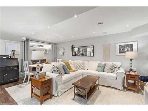 17 Wilkerson Street Street, Thorold, ON - Indoor Photo Showing Living Room