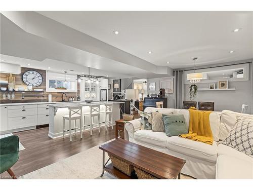 17 Wilkerson Street Street, Thorold, ON - Indoor Photo Showing Living Room