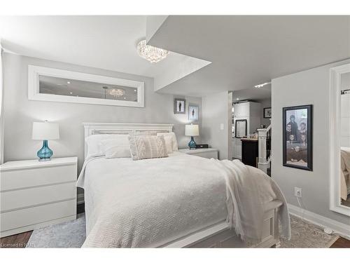 17 Wilkerson Street Street, Thorold, ON - Indoor Photo Showing Bedroom