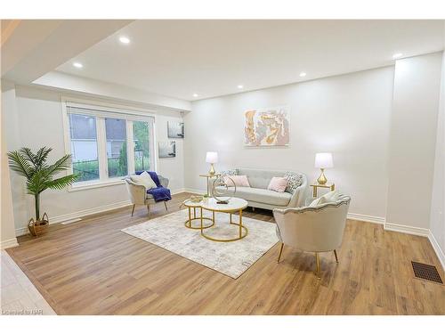 51-340 Prospect Point Road North, Ridgeway, ON - Indoor Photo Showing Living Room