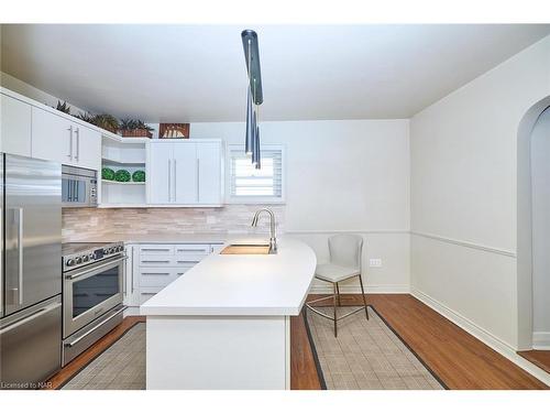 16-16 1/2 Lakeside Drive, St. Catharines, ON - Indoor Photo Showing Kitchen