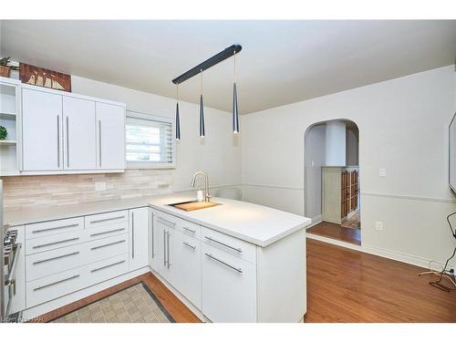 16-16 1/2 Lakeside Drive, St. Catharines, ON - Indoor Photo Showing Kitchen