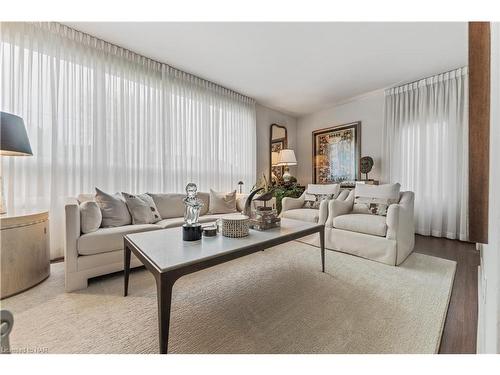 16-16 1/2 Lakeside Drive, St. Catharines, ON - Indoor Photo Showing Living Room