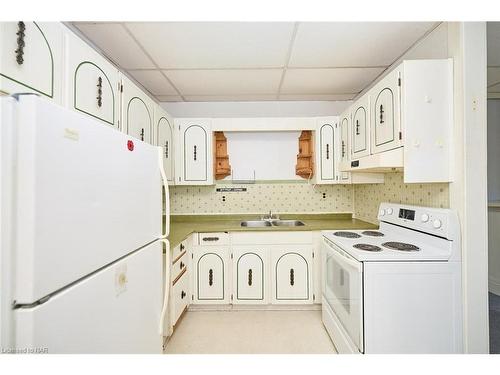 16-16 1/2 Lakeside Drive, St. Catharines, ON - Indoor Photo Showing Kitchen With Double Sink