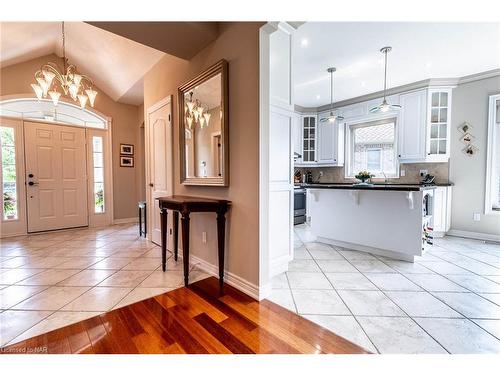 32 Timmsdale Crescent, Fonthill, ON - Indoor Photo Showing Kitchen