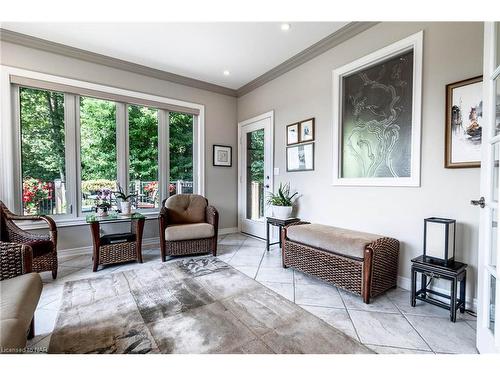 32 Timmsdale Crescent, Fonthill, ON - Indoor Photo Showing Living Room