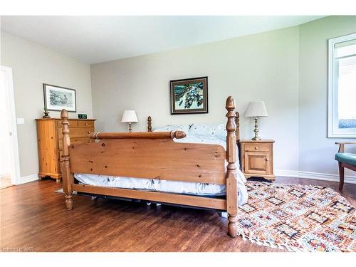 32 Timmsdale Crescent, Fonthill, ON - Indoor Photo Showing Bedroom