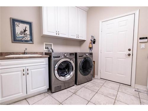 32 Timmsdale Crescent, Fonthill, ON - Indoor Photo Showing Laundry Room