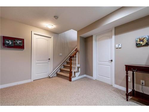 32 Timmsdale Crescent, Fonthill, ON - Indoor Photo Showing Other Room