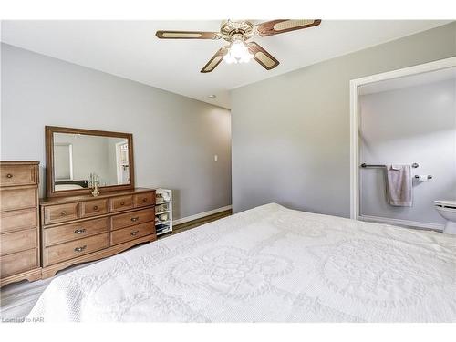 1404 Orchard Avenue, Fort Erie, ON - Indoor Photo Showing Bedroom