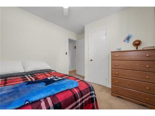 51 Regent Drive, St. Catharines, ON - Indoor Photo Showing Bedroom