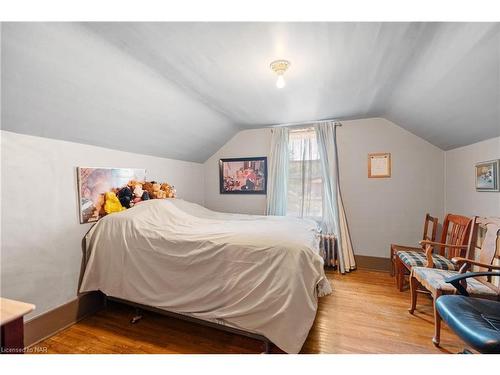 208 North Street, Fort Erie, ON - Indoor Photo Showing Bedroom