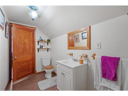 208 North Street, Fort Erie, ON - Indoor Photo Showing Bathroom