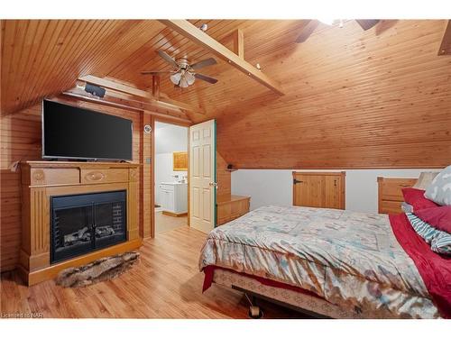 208 North Street, Fort Erie, ON - Indoor Photo Showing Bedroom With Fireplace